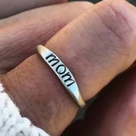 Blameitonthebeats Jewelry - 🍁"Mom" ring
